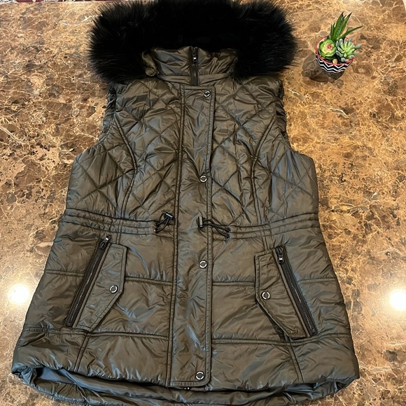Michael Kors Olive Hooded Puffer Vest size Large - Picture 3 of 13